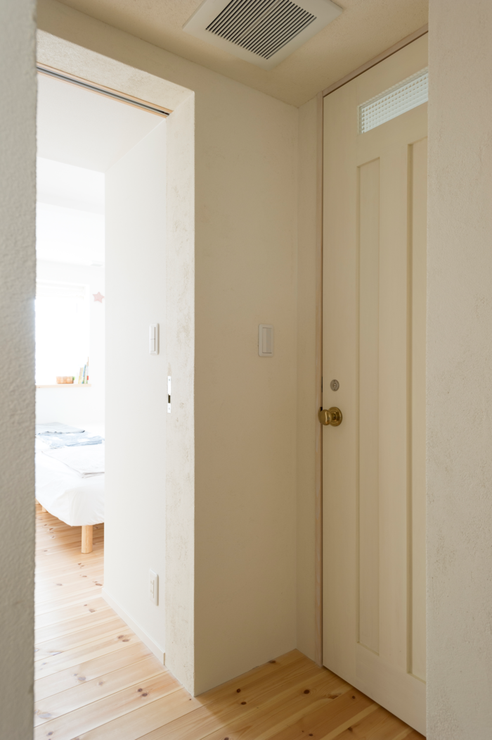 夜間に1階に下りなくてすむよう用意した2階のトイレ