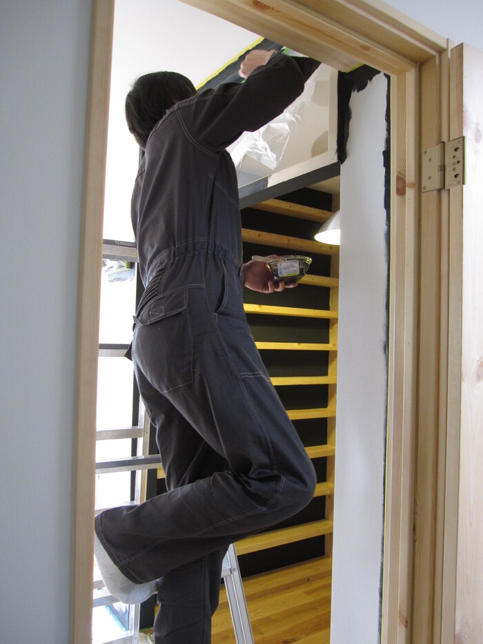 マットな質感のイギリス「FARROW&BALL」を使用した壁塗り