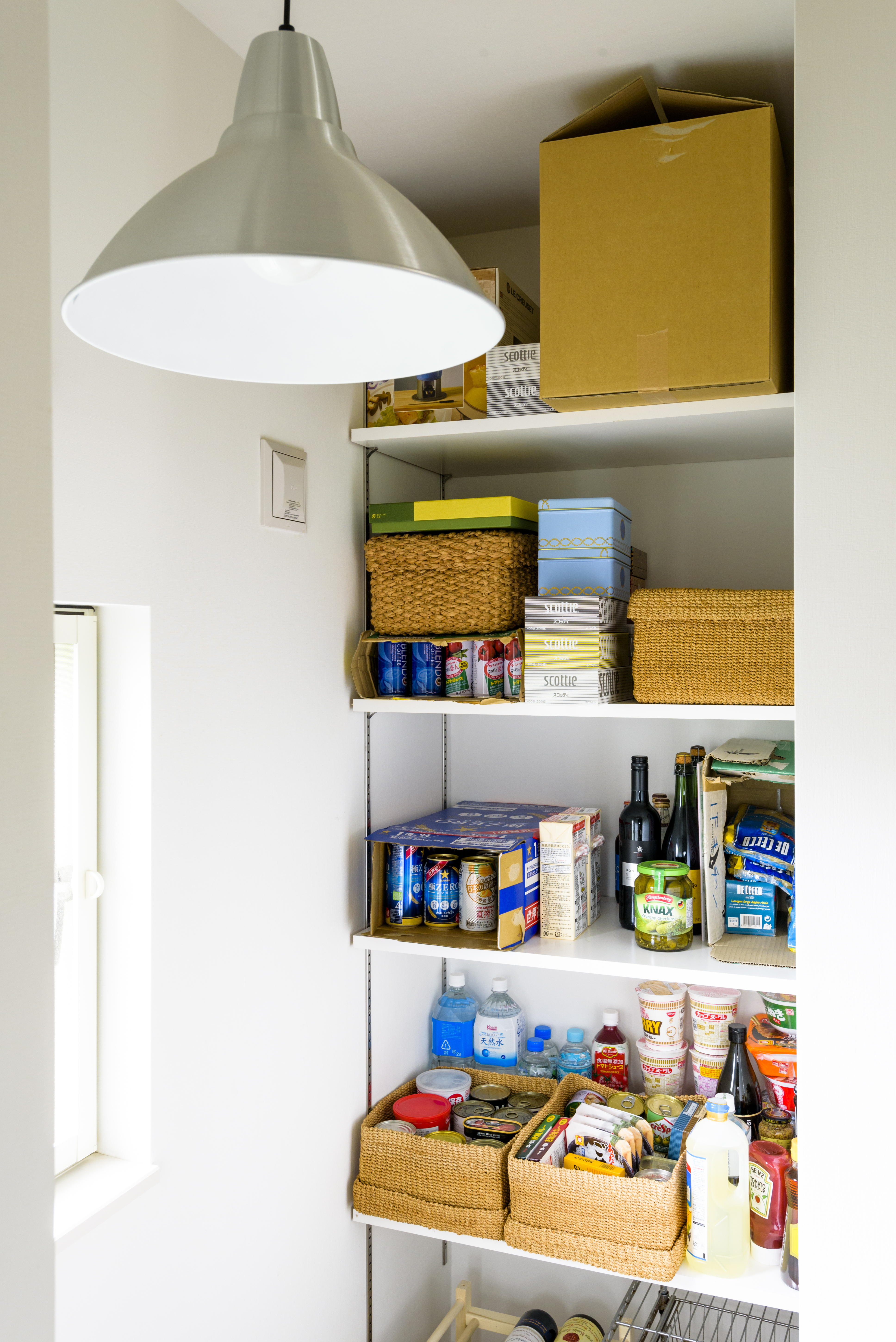 冷蔵庫の裏に作ったパントリー