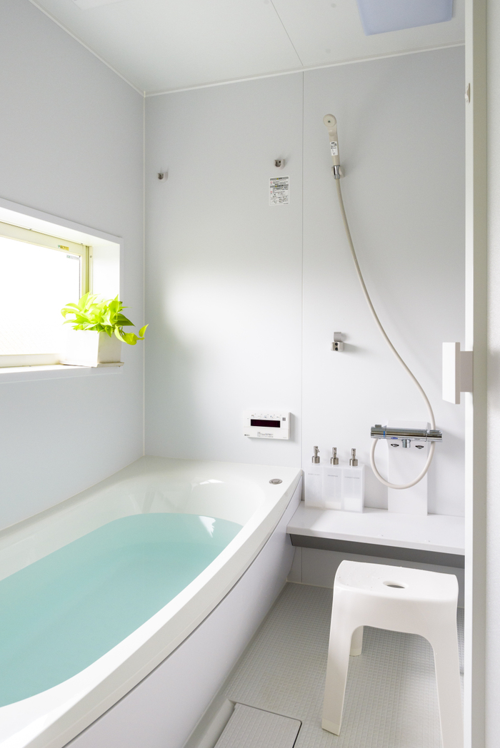 シンプル清潔感のある「TOTO」のシステムバス
