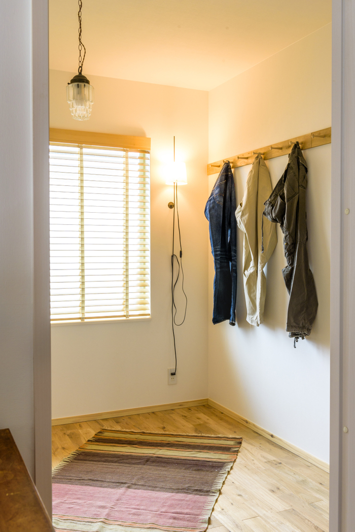 オーク無垢材フローリングのゲストルーム