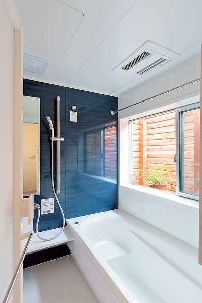 色使いがモダンな印象のシステムバス