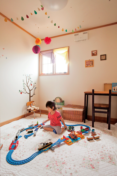 シンプルに飾り付けした子供部屋