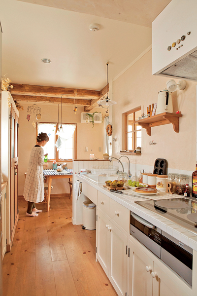 お手入れがしやすいキッチンと配膳・片付けがスムーズなダイニング