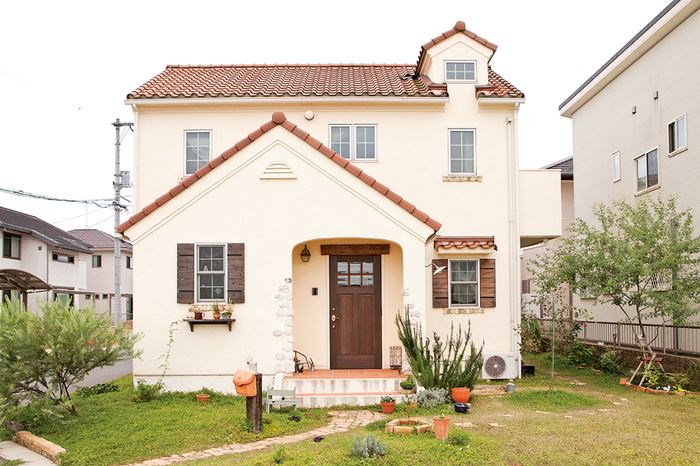 三角屋根がかわいい外観