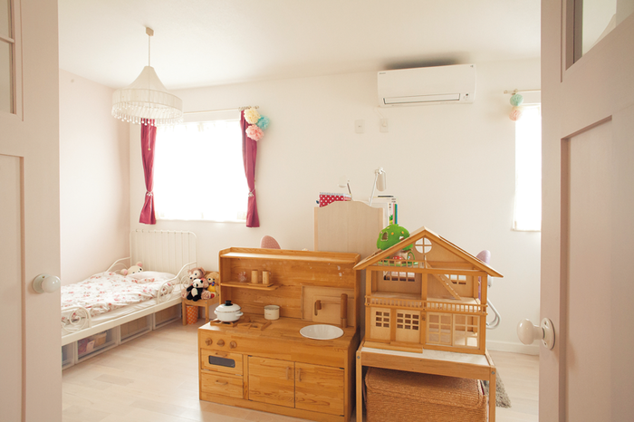 内部はワンルームの子供部屋