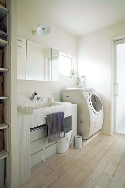 デザインと使い勝手を両立させた洗面室