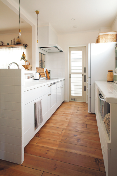 3口並列のIHヒーターのシステムキッチン