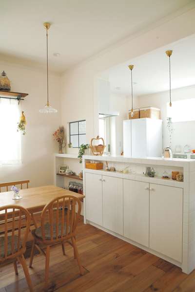 シンプルで温かみのあるリビング