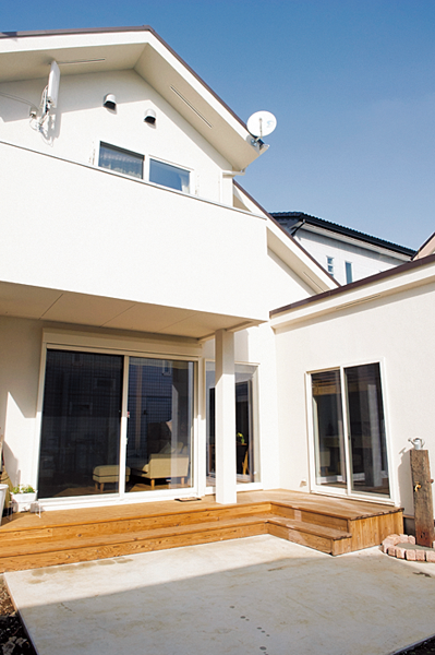 L字型にプランされたデッキ