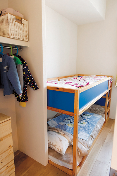 2段ベッドが置かれた子ども部屋