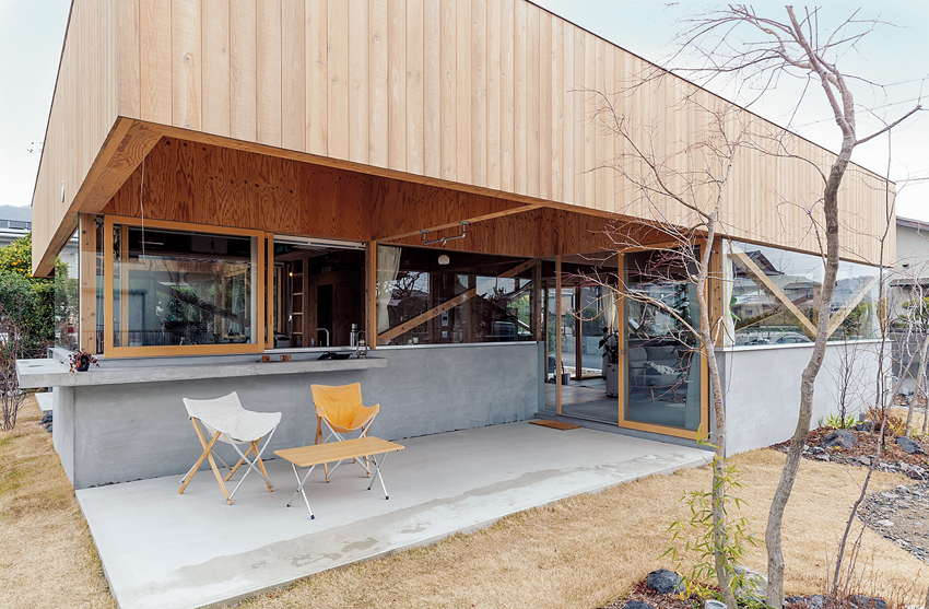 軒が設置されたテラス