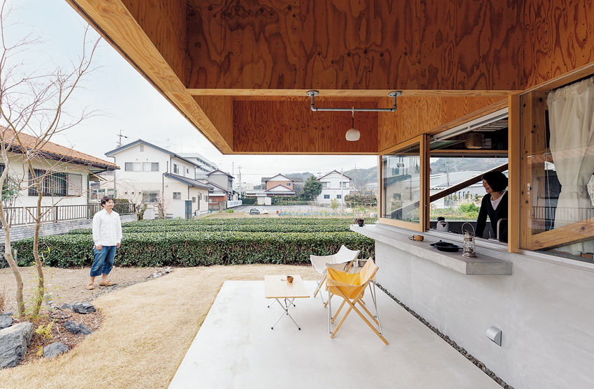 キッチンの向かいに設置されたテラス