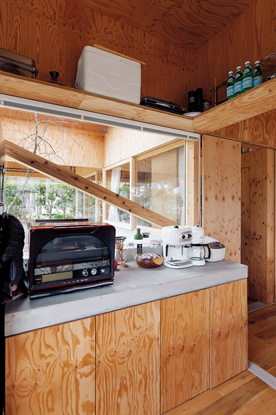 コンクリートが天板のキッチン背面