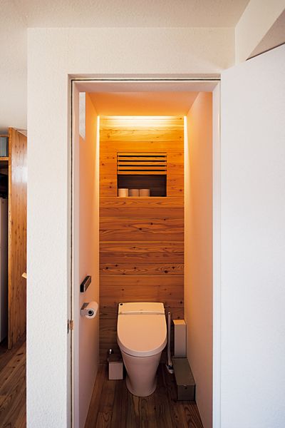 狭いながらリラックスできるトイレ