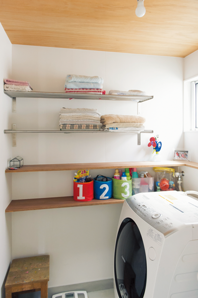 「イケア」で購入したウォールシェルフ