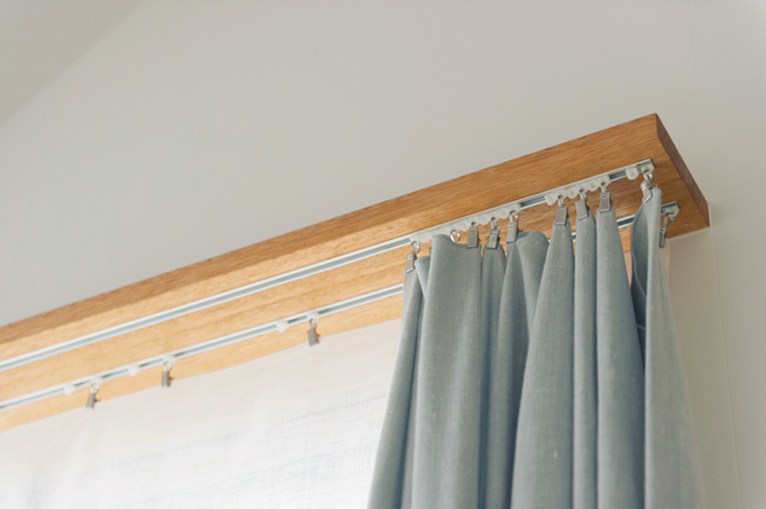 埋め込み式でおさまりが美しいスイスメイドのカーテンレール