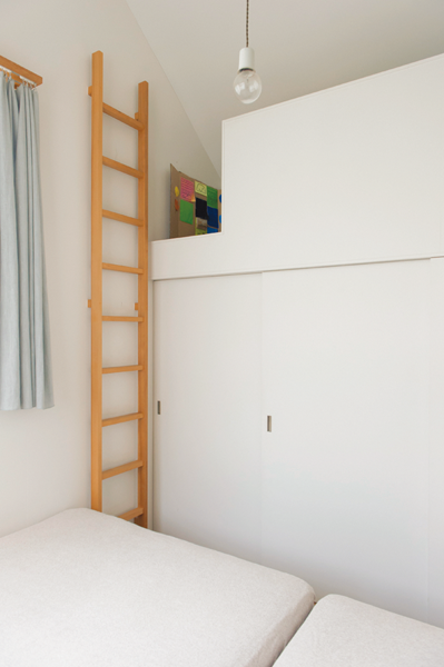ときに収納、ときに客室、ときに息子さんの秘密基地にもなるロフト